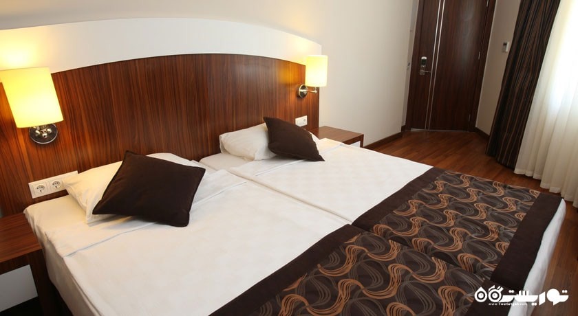 تخت بزرگ اتاق استاندارد